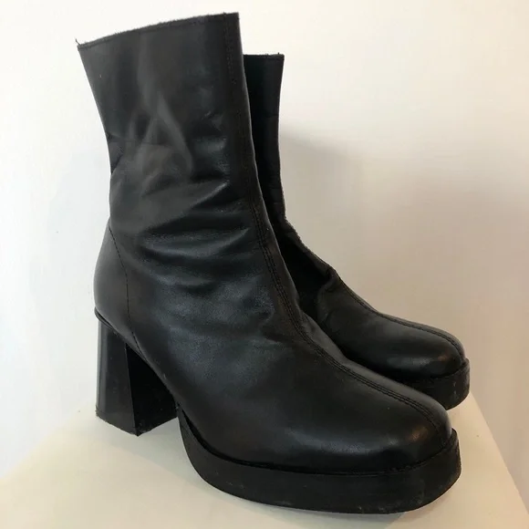 BARELY WORN UO LARA ZIP UP BOOTS SIZE 7 - Picture 2 of 2